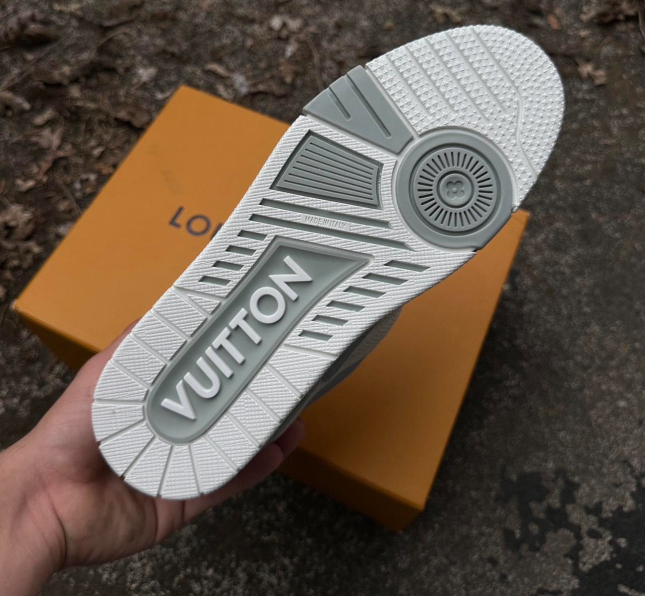 1:1 Top Quality LV Skate Sneakers Grey and White