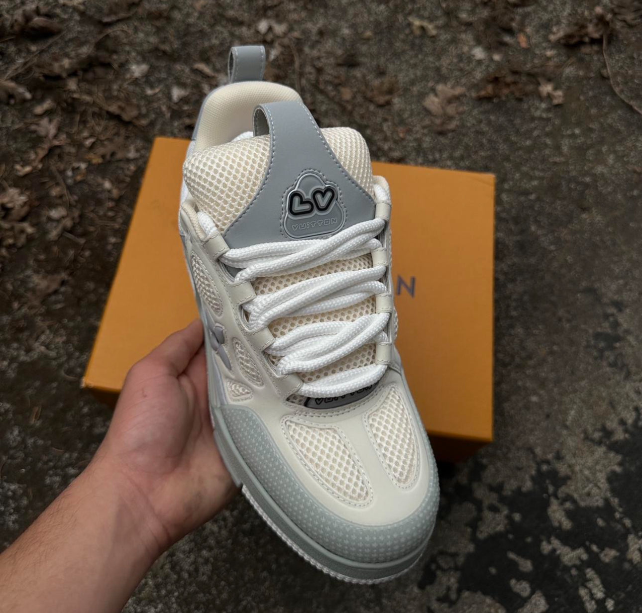 1:1 Top Quality LV Skate Sneakers Grey and White