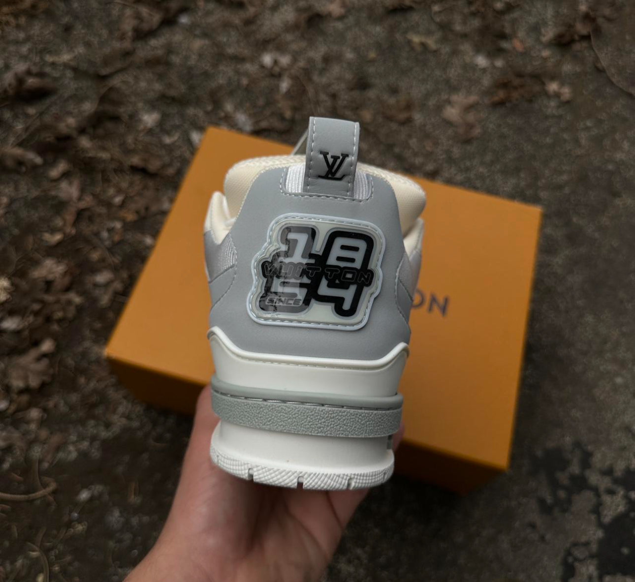 1:1 Top Quality LV Skate Sneakers Grey and White