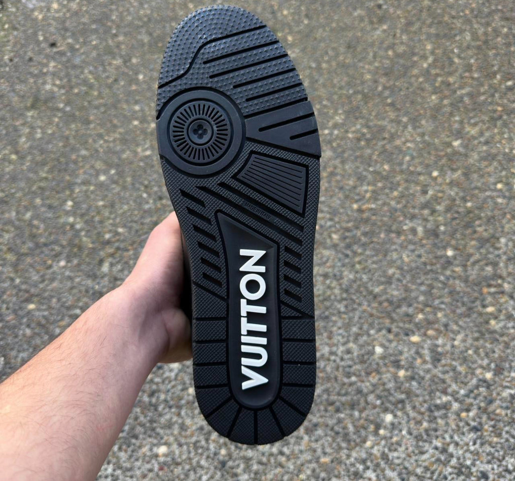 1:1 Top Quality LV Trainers Black