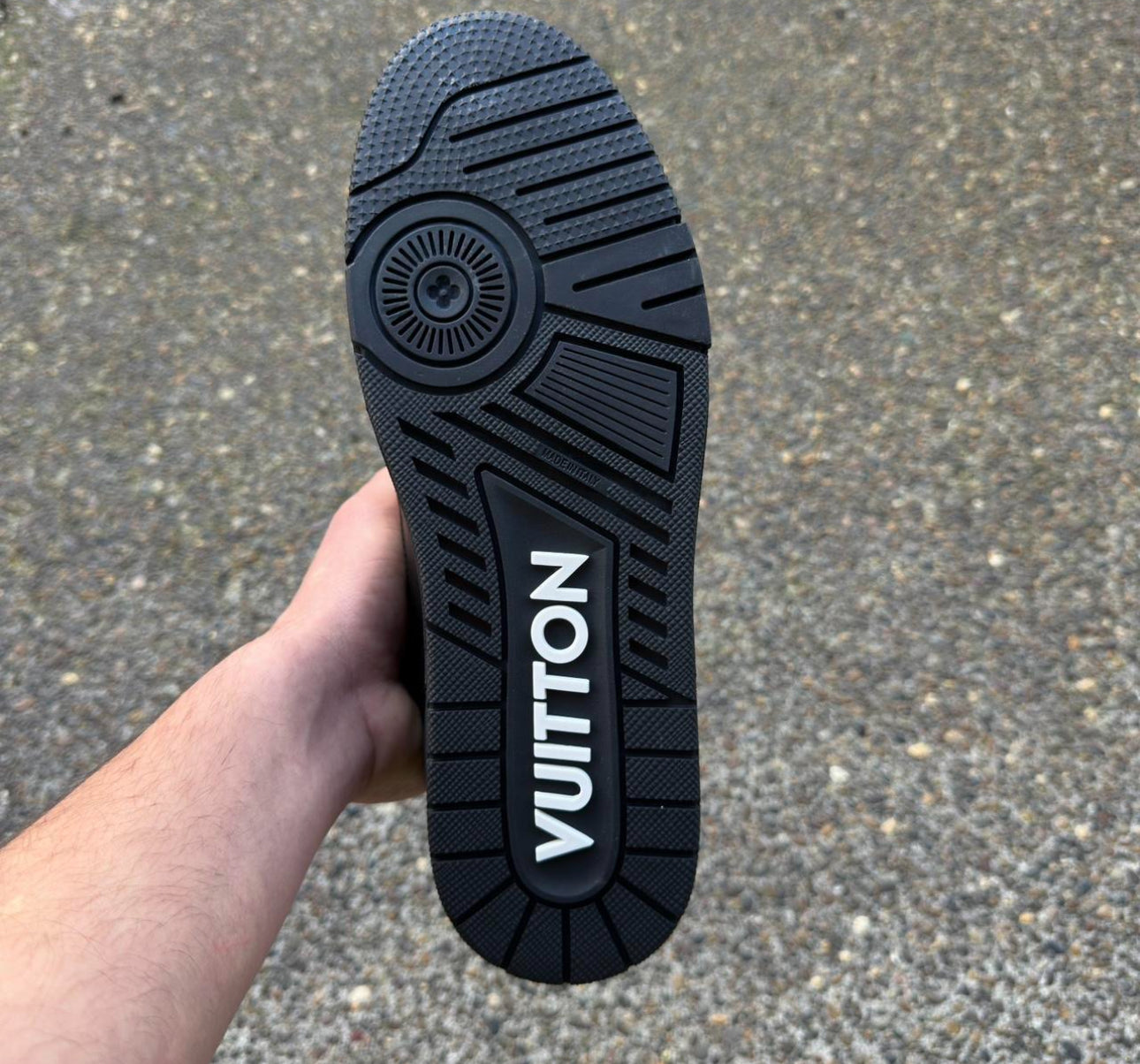 1:1 Top Quality LV Trainers Black