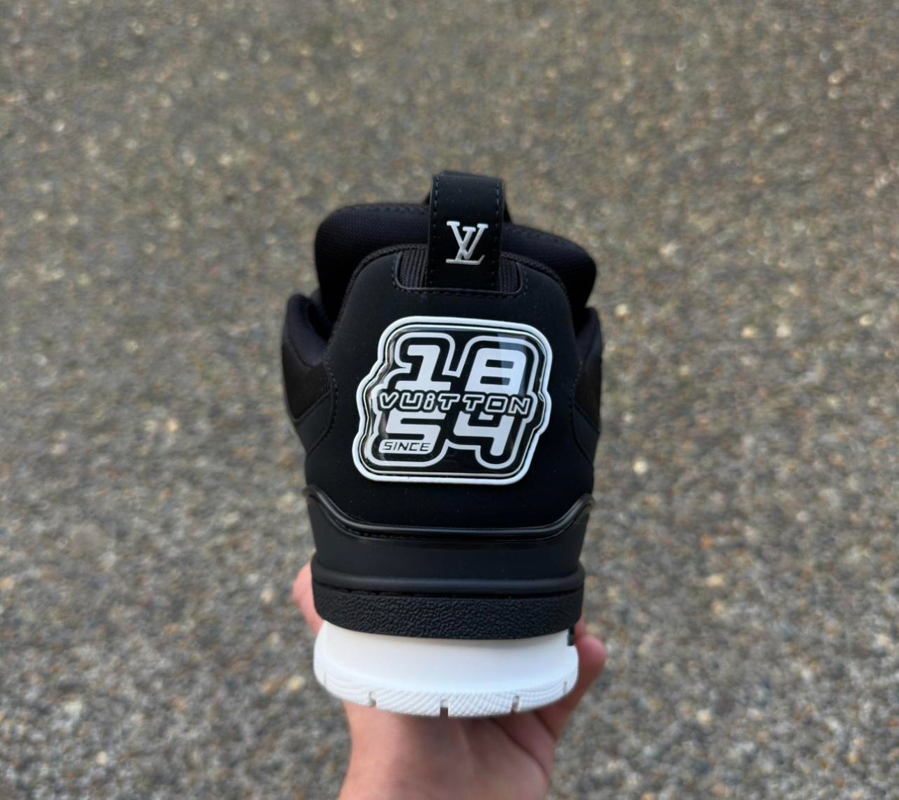1:1 Top Quality LV Skate Sneakers Black and White