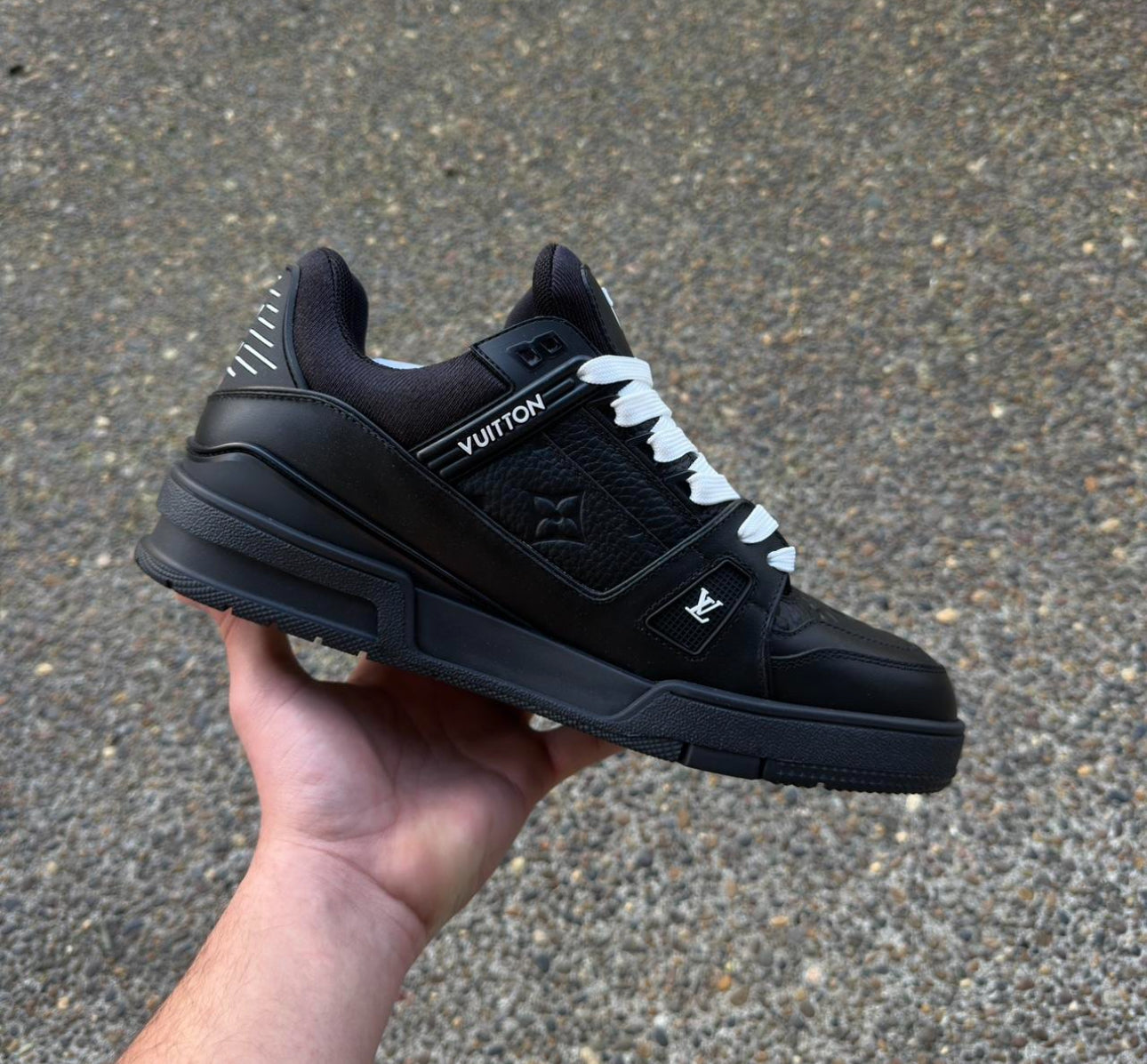 1:1 Top Quality LV Trainers Black